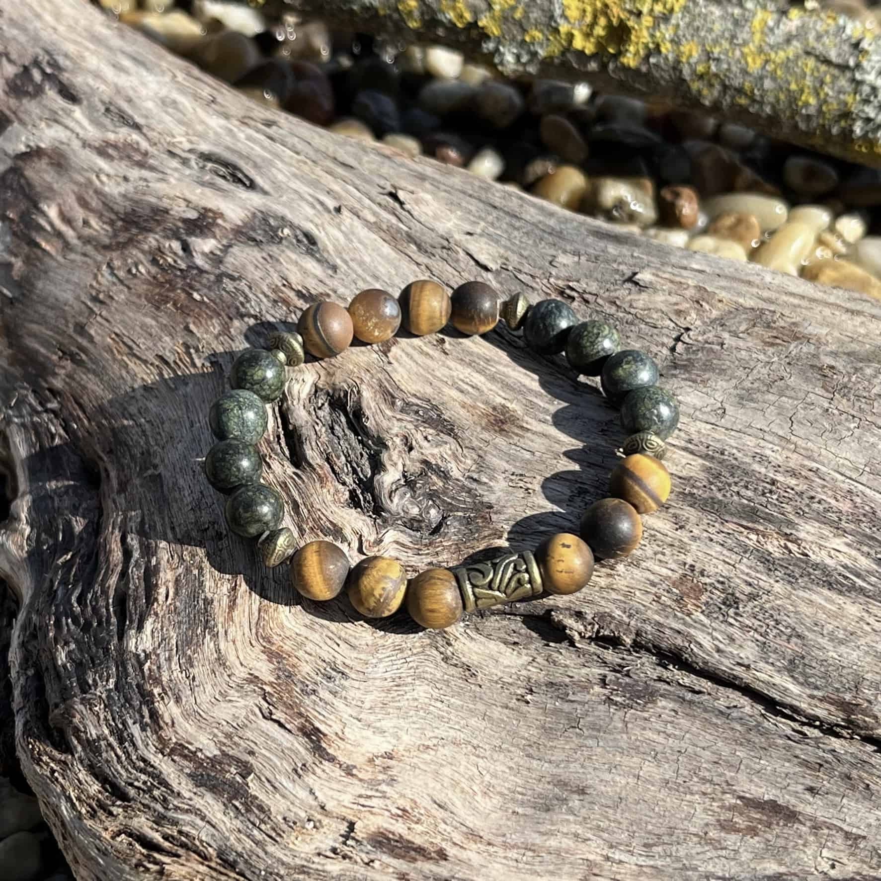 Tigrisszem és nemesszerpentin karkötő