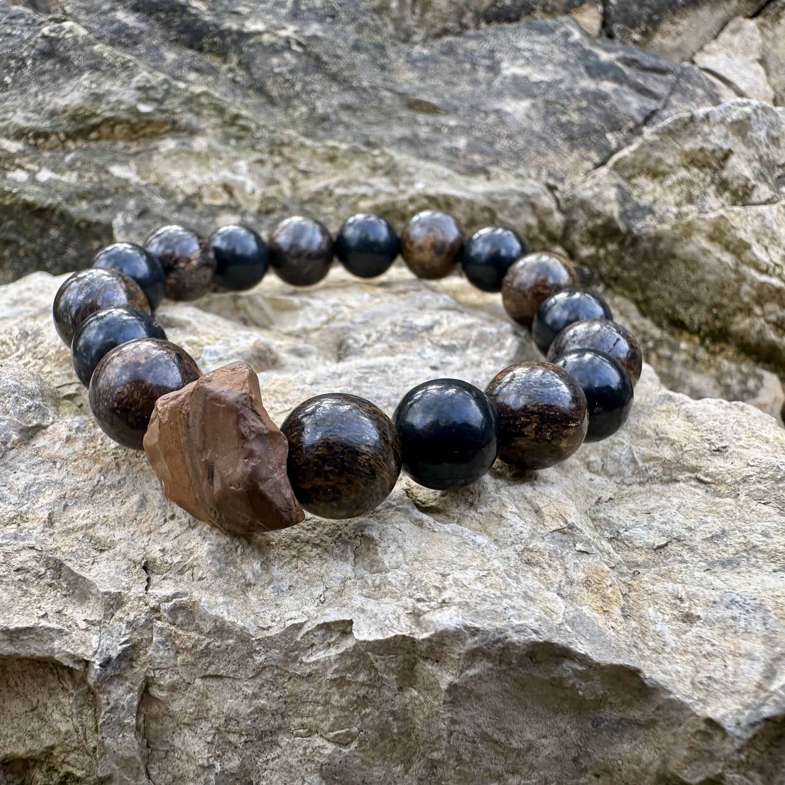 Bronzit, shungit és nyers tigrisszem karkötő