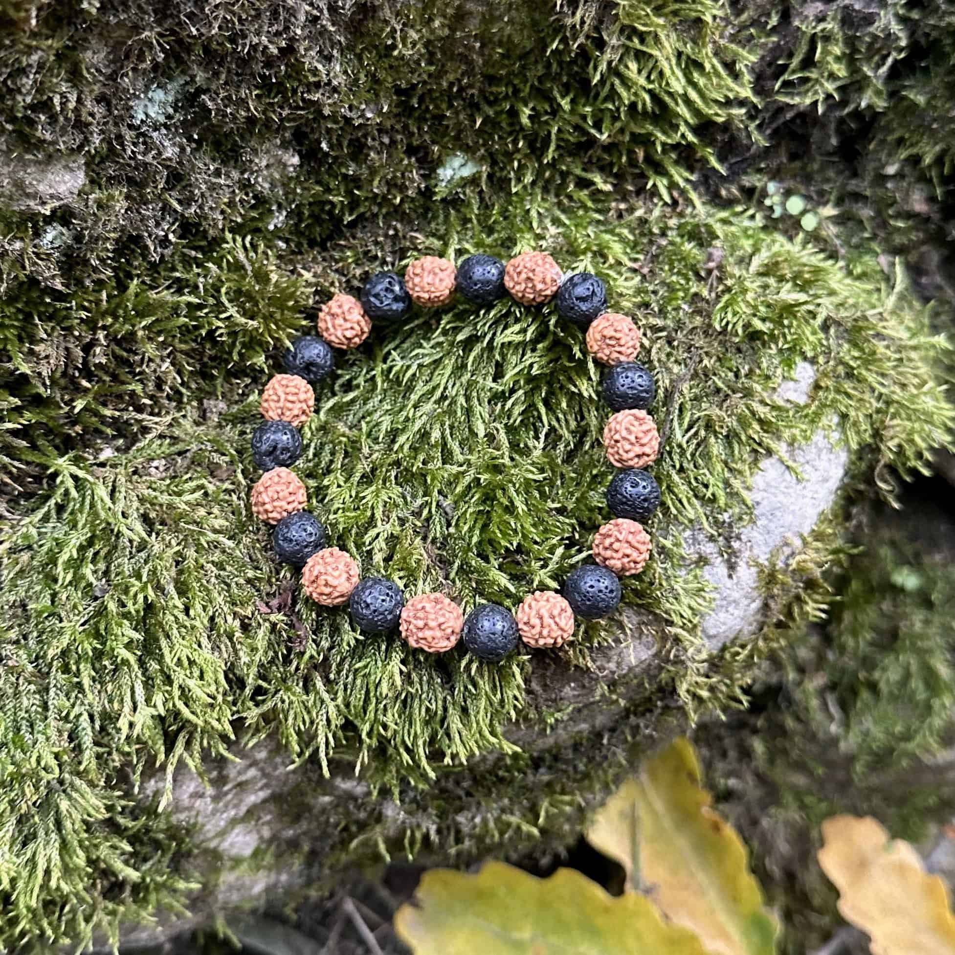 Rudraksha és lávakő karkötő