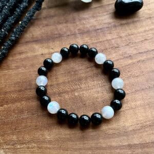 Védelem és intuíció karköt fekete turmalin és labradorit ásványokból