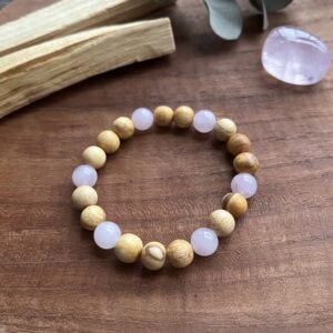 Önszeretet és belső béke karkötő palo santo fa gyöngyökből és rózsakvarcból.